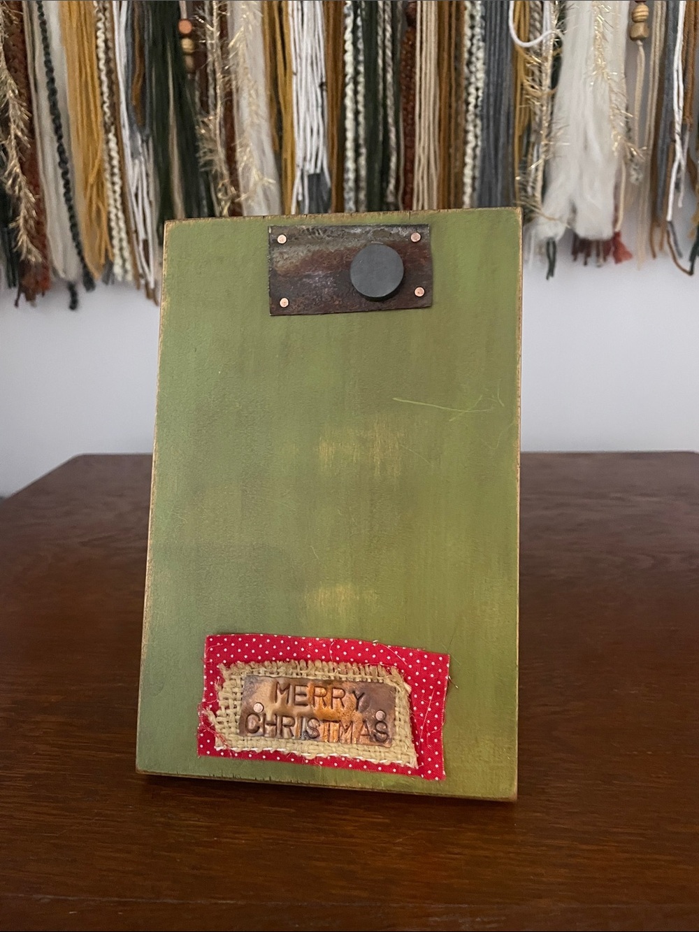 Holiday picture holder or note board in green and red